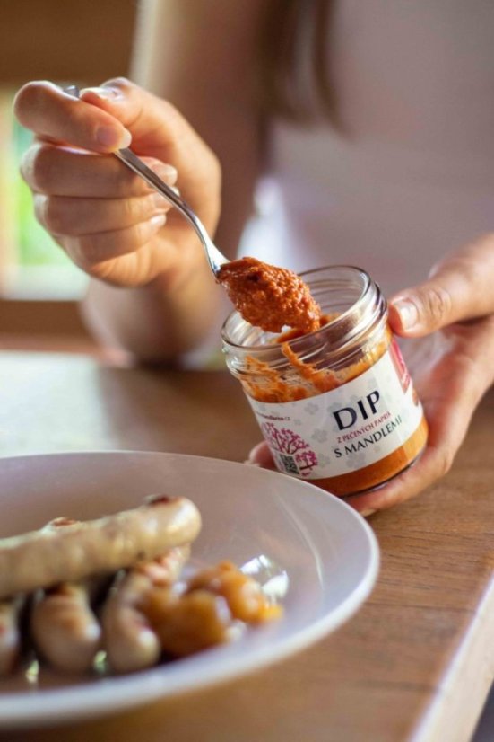 Dip z pečených paprík s mandľami