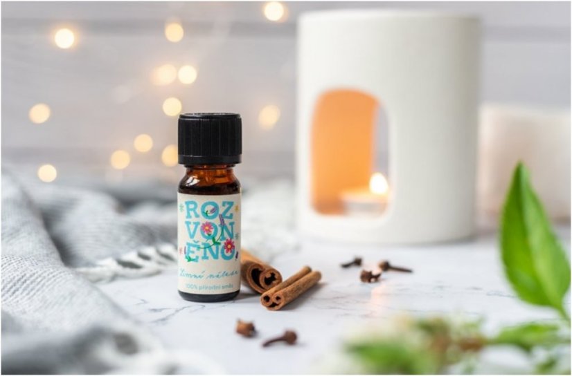 Zimní nálada, směs éterických olejů s pomerančem, hřebíčkem a skořicí