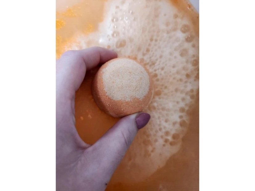 Šumivá bomba do koupele Meruňka